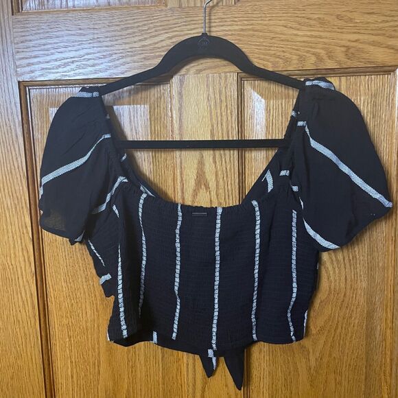 Volcom Coco Tie Chest Black Striped V-Neck Short Sleeve Crop Top Medium M Boho - Picture 4 of 7